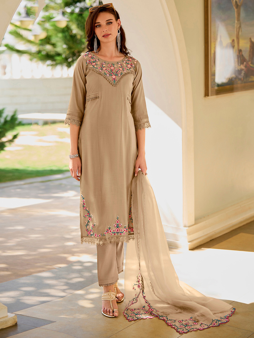 

MOJILAA Floral Embroidered Thread Work Straight Kurta with Trousers & Dupatta, Bronze