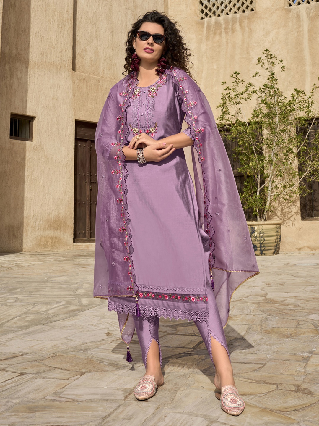 

MOJILAA Floral Embroidered Round Neck Beads and Stones Kurta with Dhoti Pants & Dupatta, Lavender