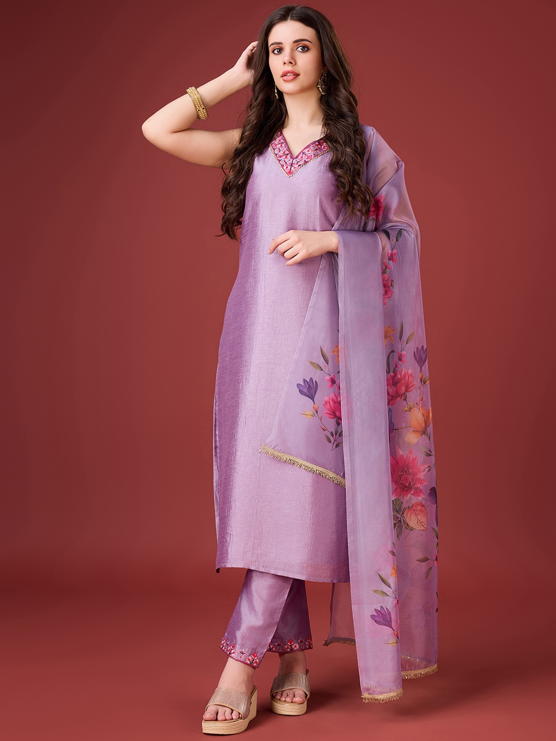 

MOJILAA Floral Embroidered Regular Gotta Patti Kurta with Trousers & Dupatta, Lavender