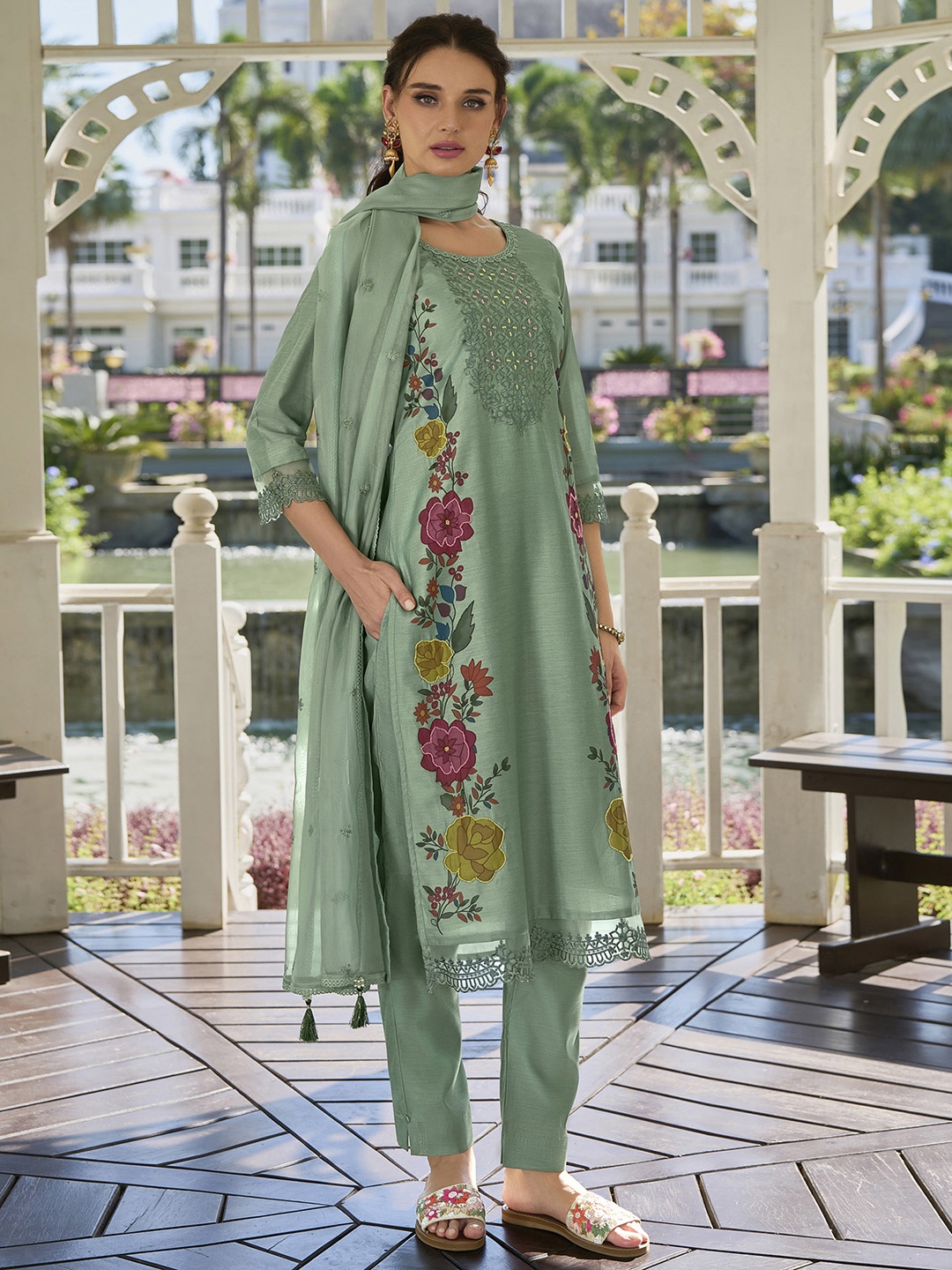 

MOJILAA Floral Embroidered Chanderi Silk Straight Kurta with Trousers & Dupatta, Green