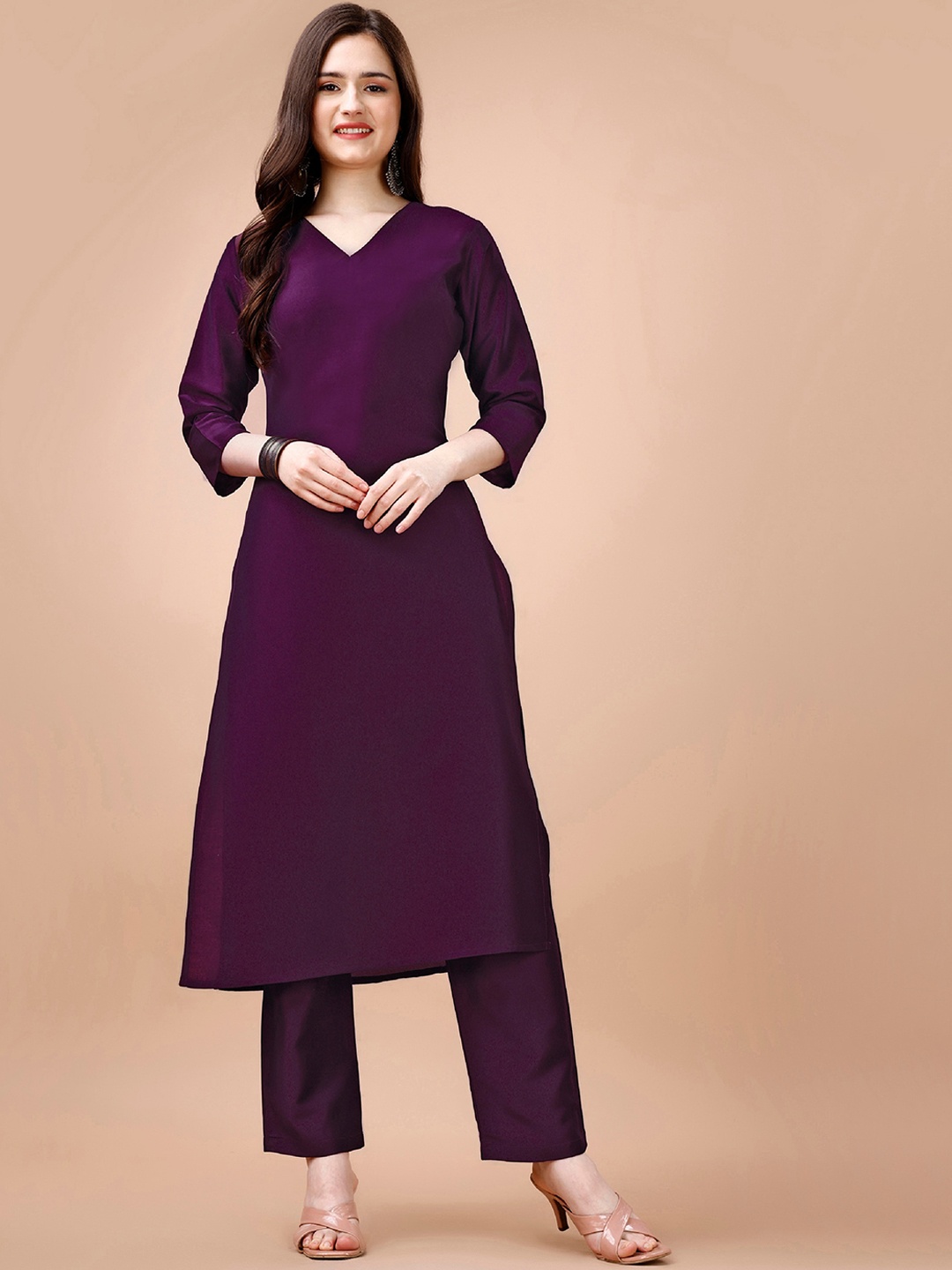 

MOJILAA V-Neck Three-Quarter Sleeves Kurta with Trousers, Purple