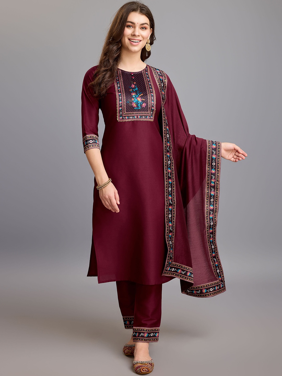 

MOJILAA Floral Yoke Design Regular Gotta Patti Straight Kurta with Trousers & Dupatta, Maroon