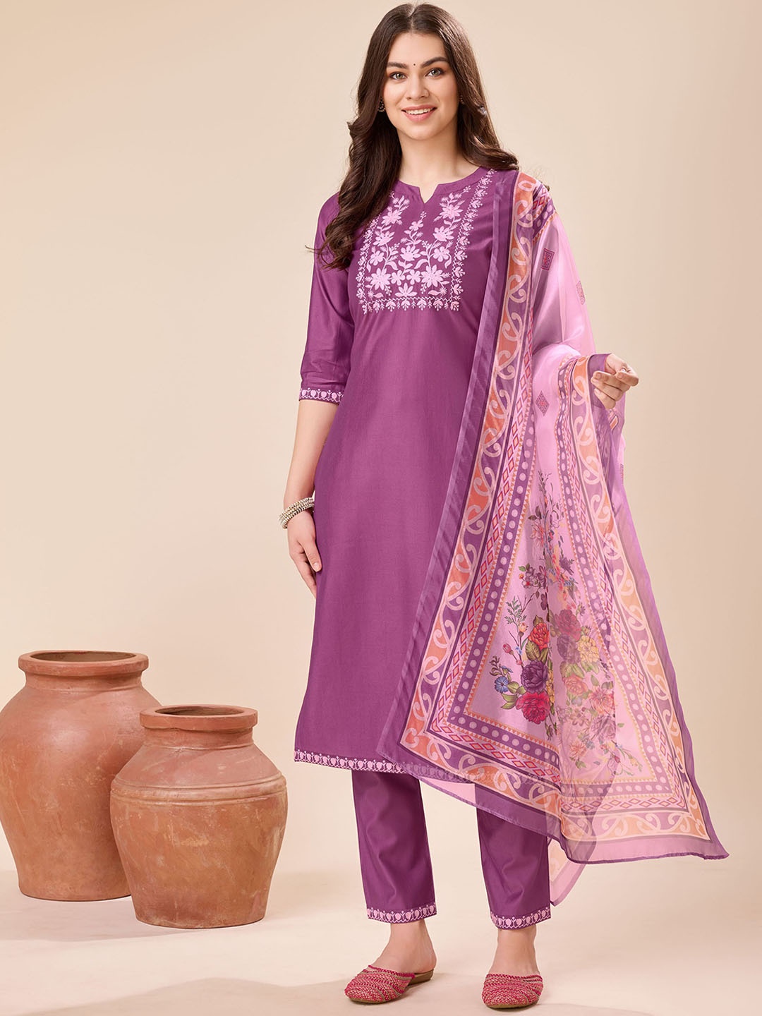 

MOJILAA Floral Embroidered Regular Thread Work Kurta with Trousers & Dupatta, Mauve