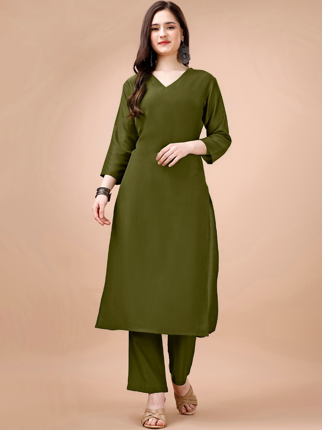 

MOJILAA V Neck Regular Kurta with Trousers, Olive