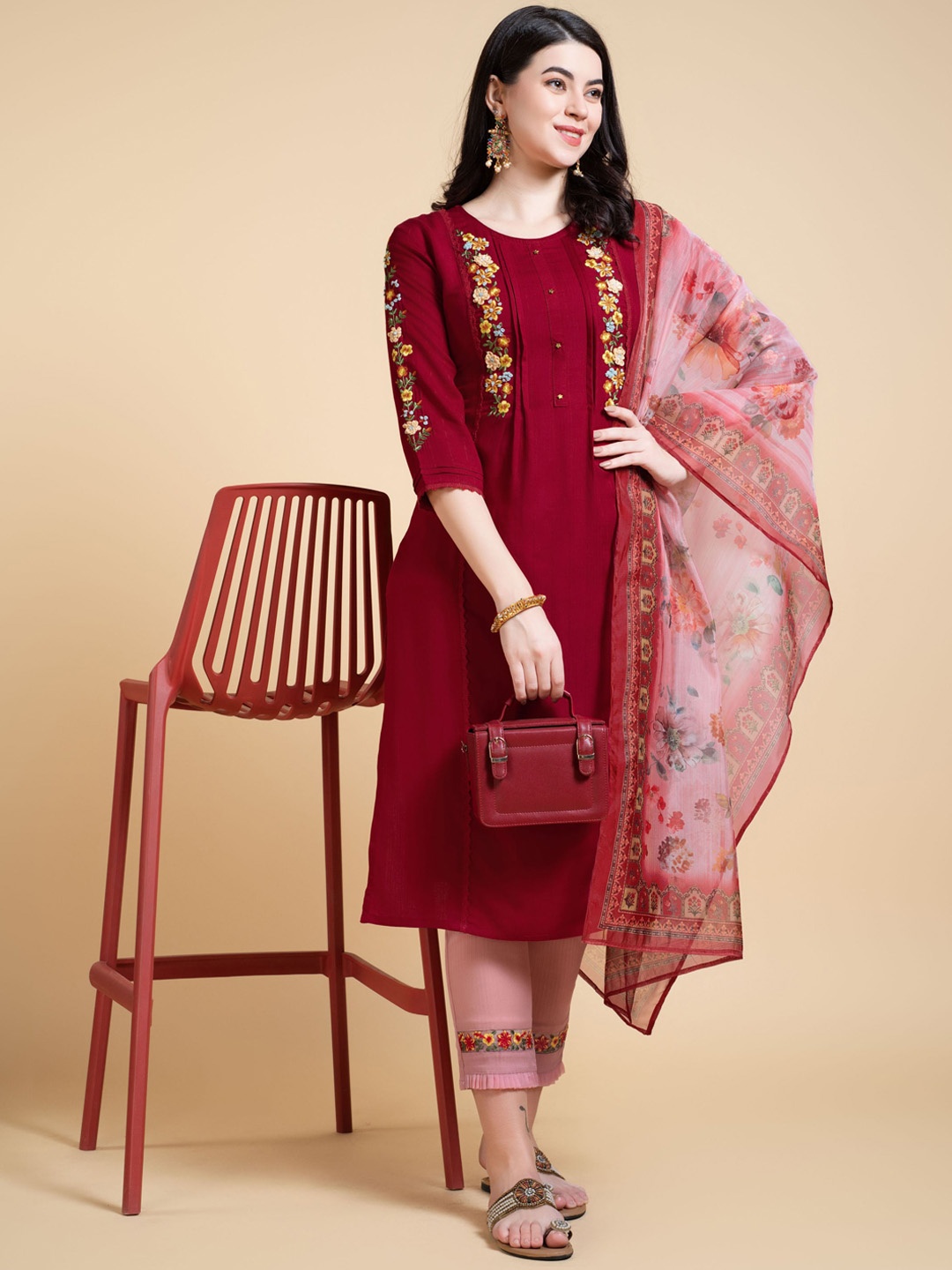 

MOJILAA Floral Panelled Round Neck Straight Kurta with Trousers & Dupatta, Red