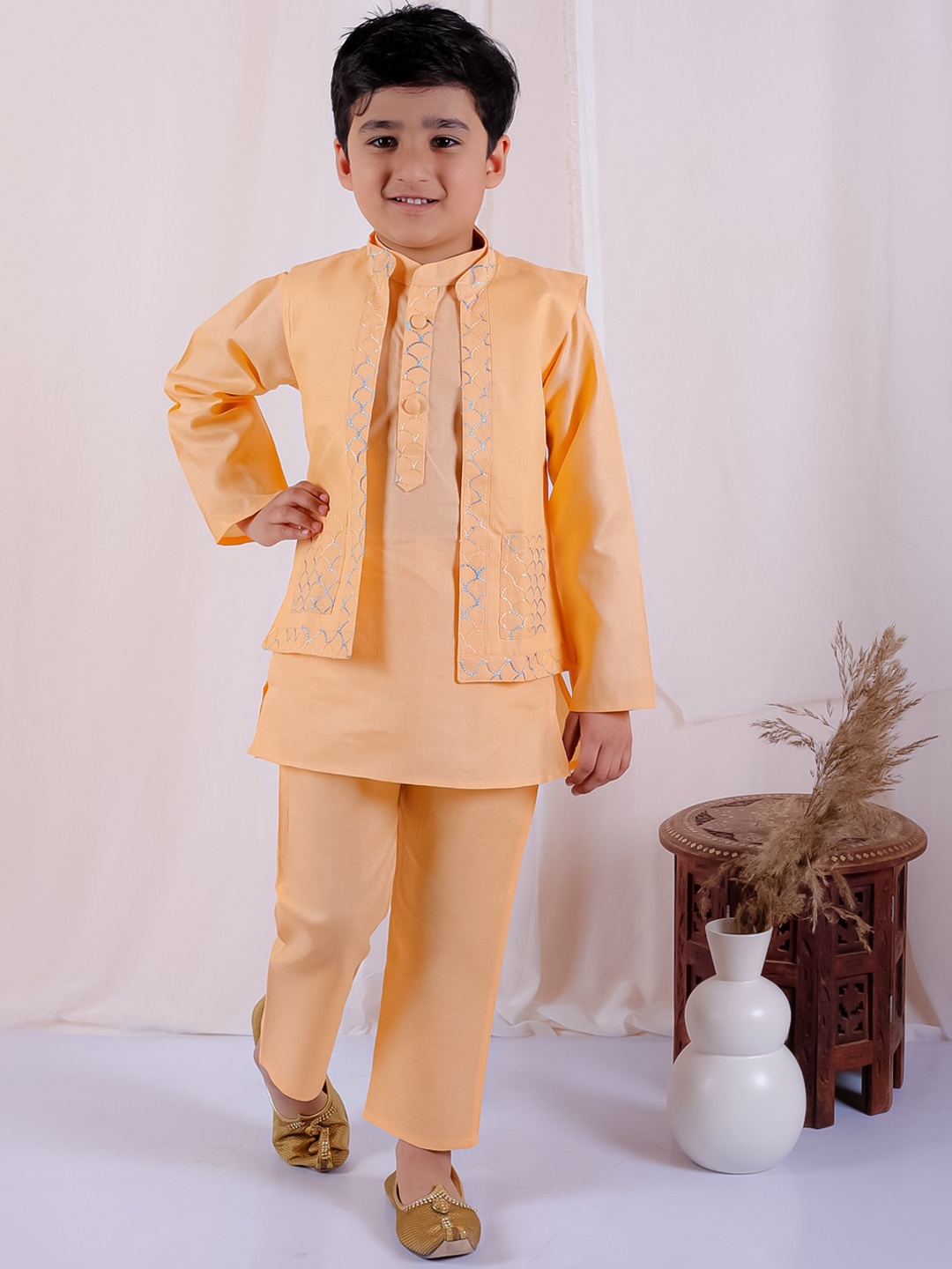 

Superminis Boys Ethnic Motifs Embroidered Thread Work Straight Kurta With Pyjamas & Jacket, Peach