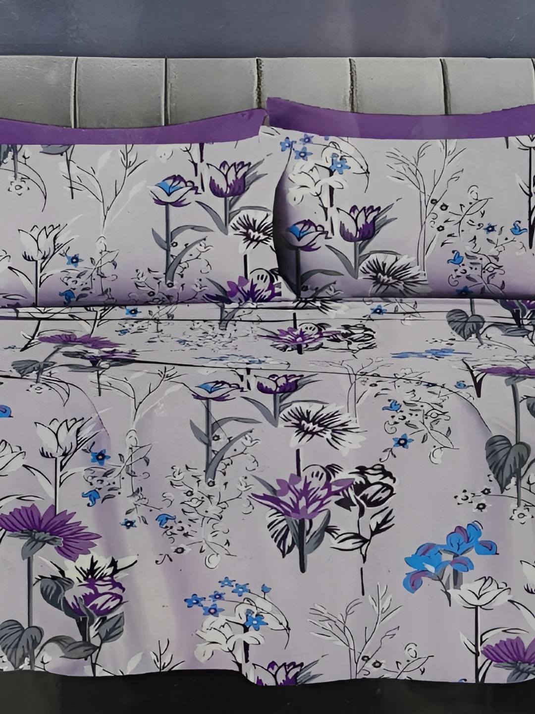 

Signature Purple & Blue Floral 210 TC King Bedsheet with 2 Pillow Covers