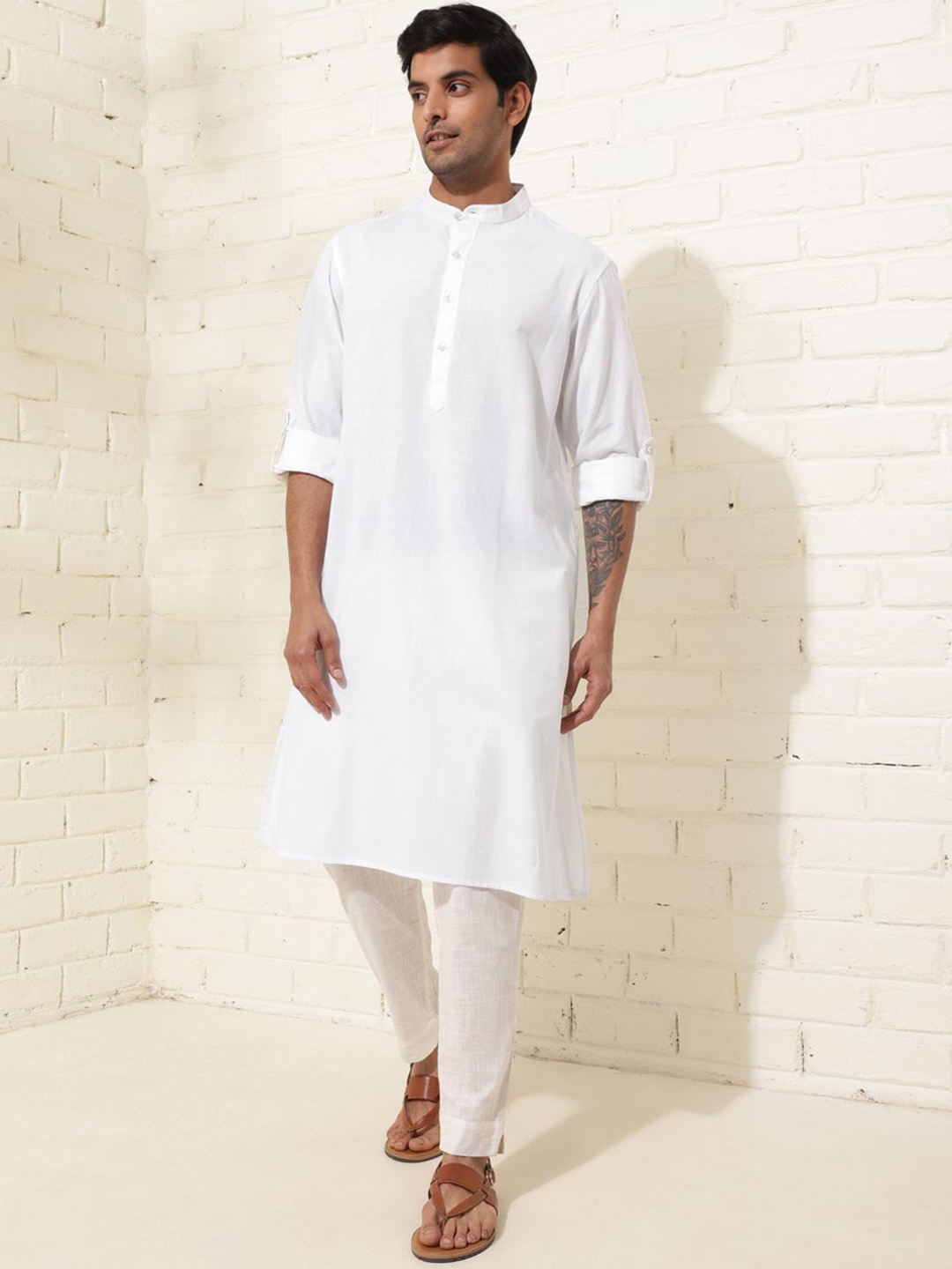 

Fabindia Mandarin Collar Roll Up Sleeves Straight Kurta, White