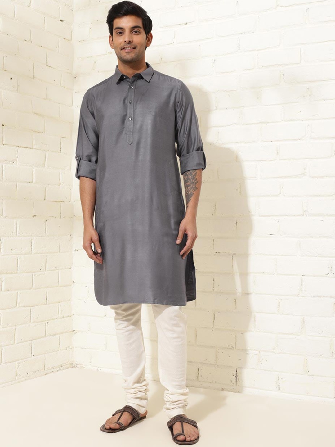 

Fabindia Mandarin Collar Roll Up Sleeves Straight Kurta, Grey