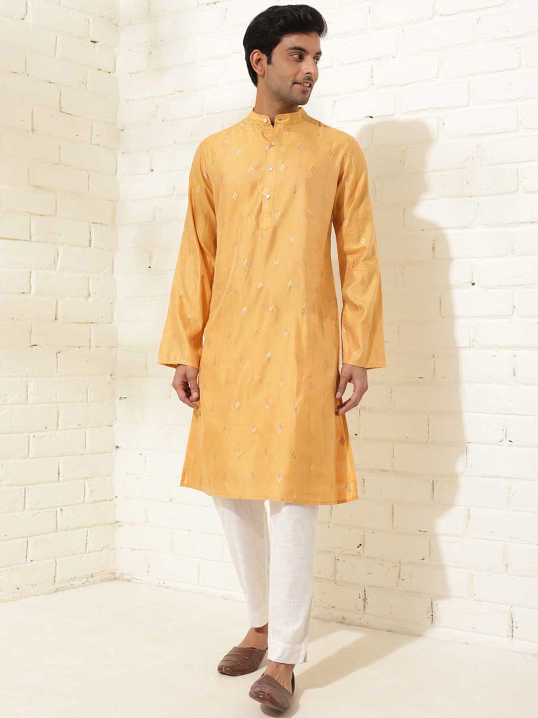 

Fabindia Geometric Woven Design Mandarin Collar Straight Kurta, Mustard