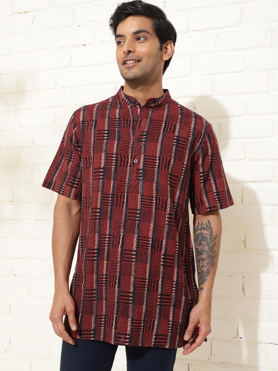 

Fabindia Mandarin Collar Striped Cotton Short Kurta, Maroon