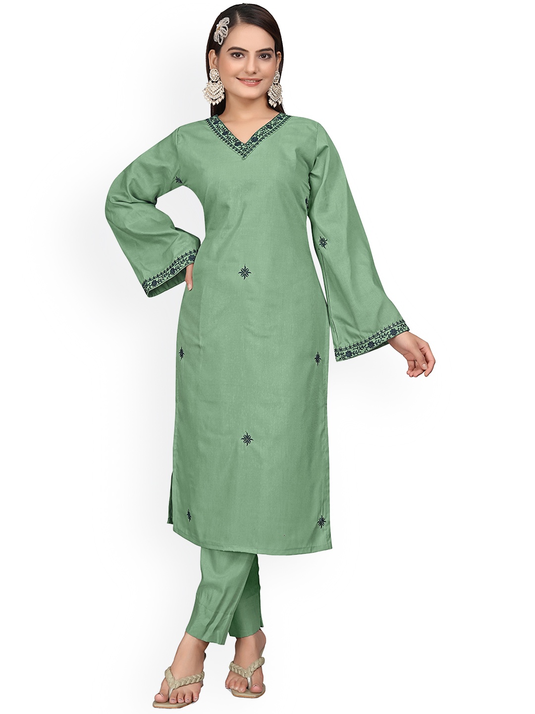 

mimi design Floral Embroidered Straight Kurta With Trouser, Sea green