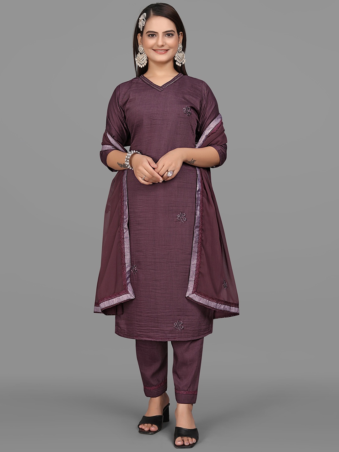 

mimi design V-Neck Floral Embroidered Thread Work Kurta with Harem Pants & With Dupatta, Purple