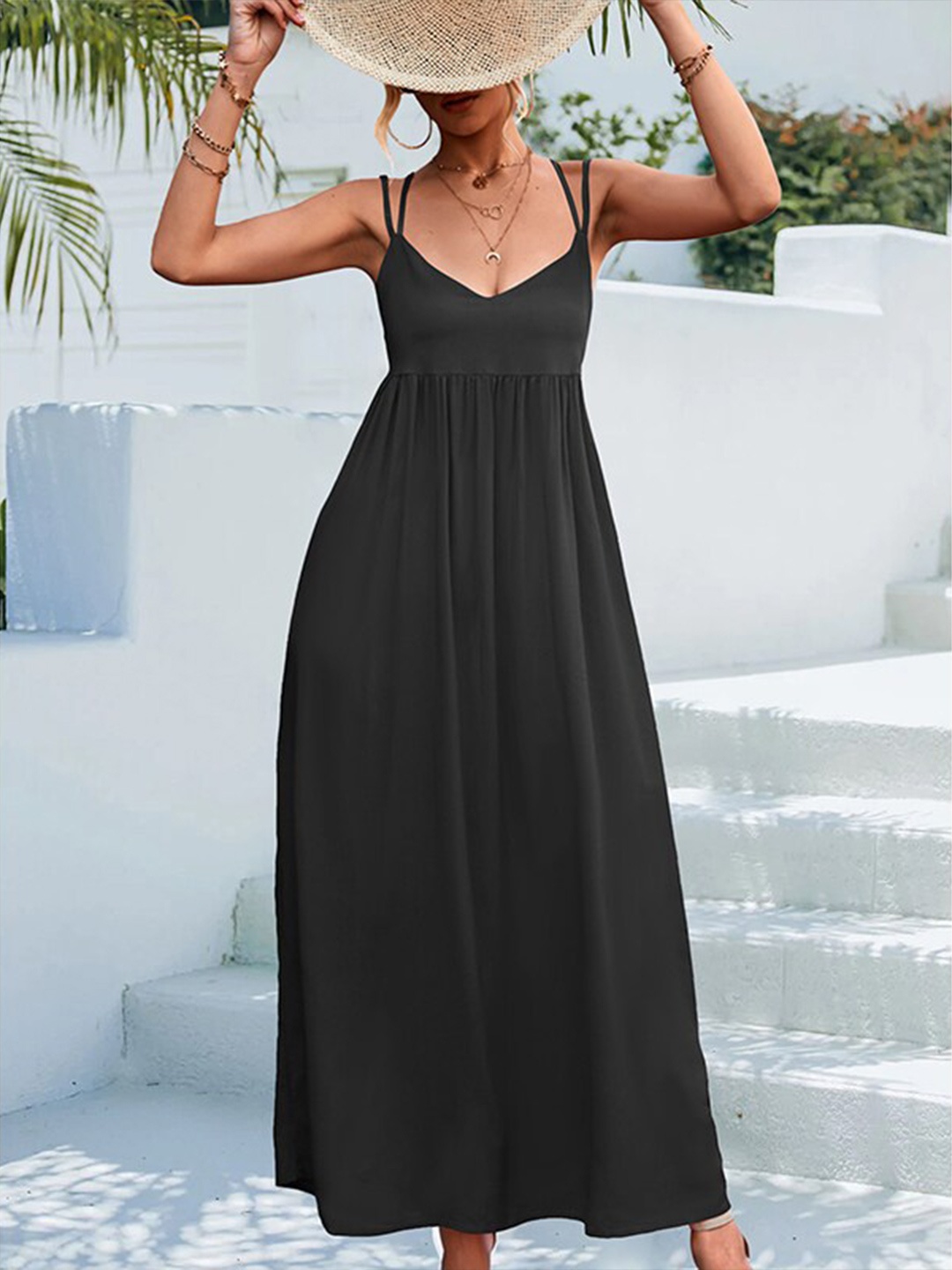 

StyleCast x Revolte Black Shoulder Straps Maxi Dress