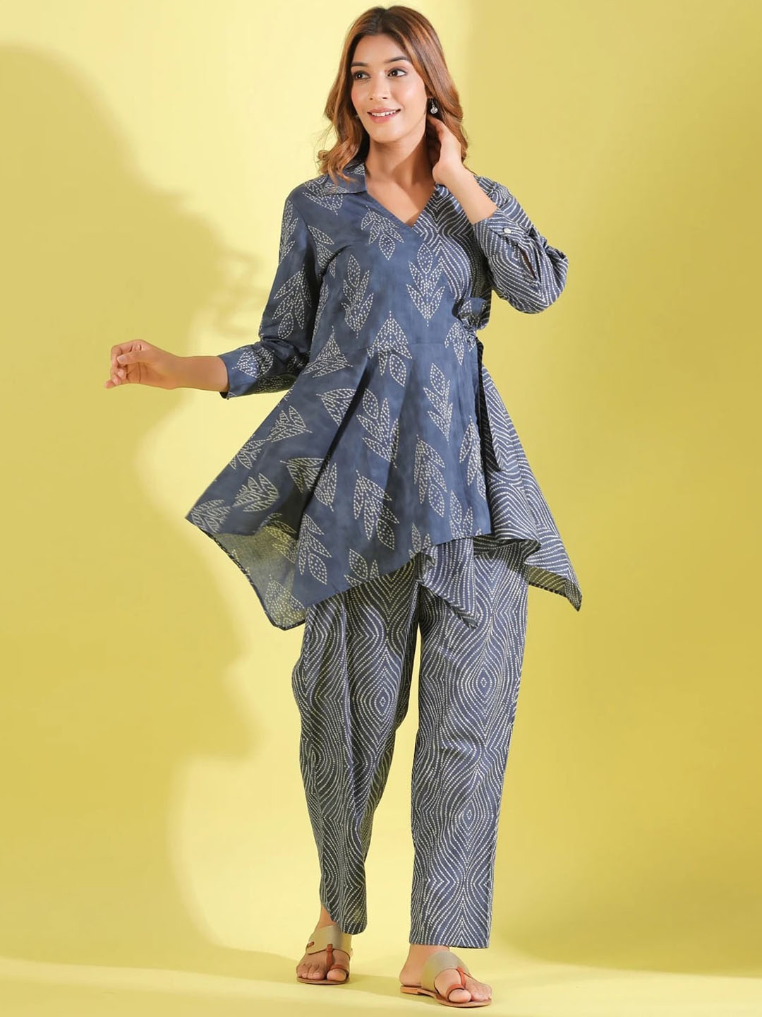 

Siya Fashion Ethnic Motifs Printed V-Neck Tunic With Trouser, Navy blue