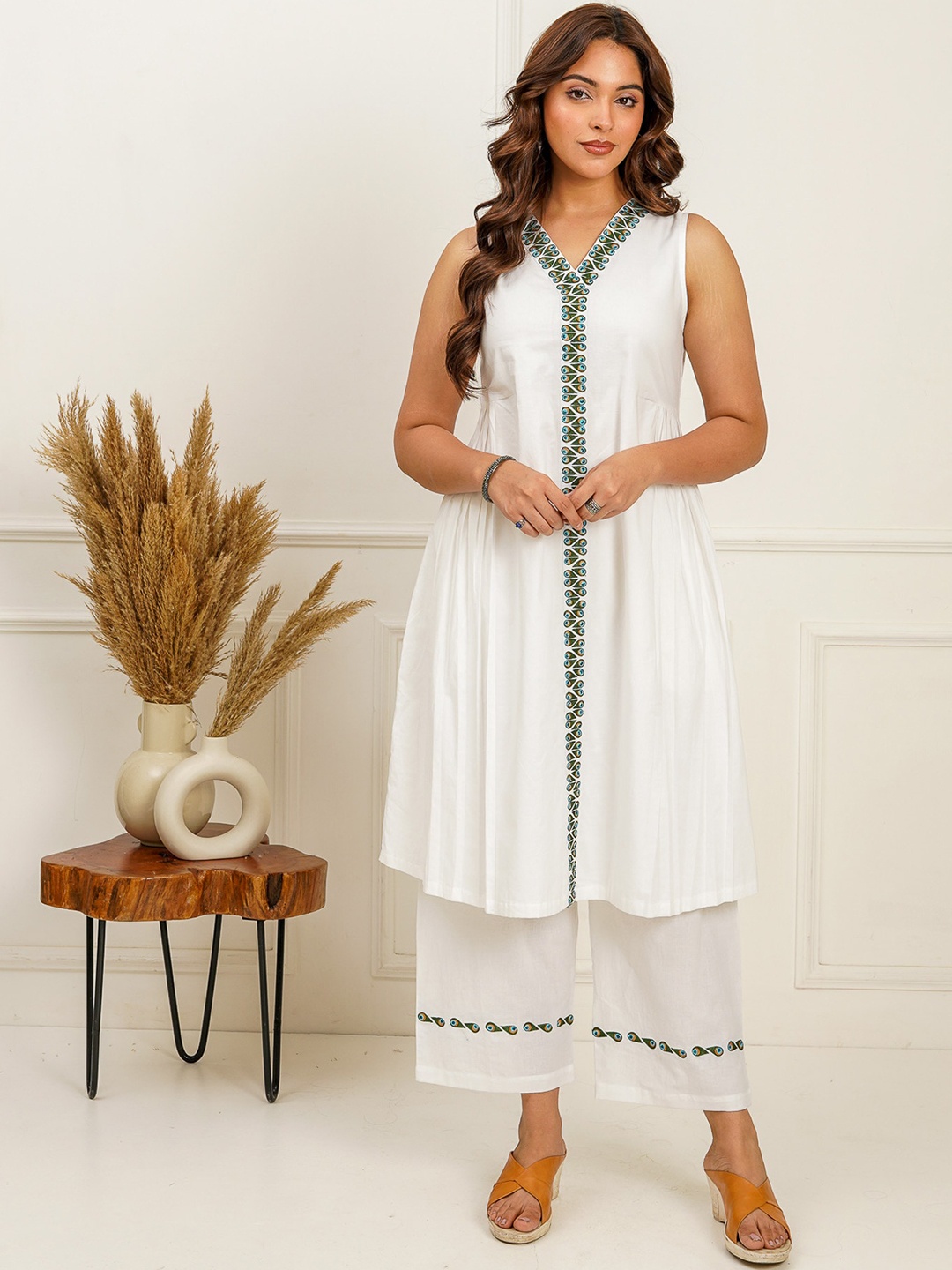 

SPARROW Geometric Embroidered Sleeveless Thread Work Pure Cotton Kurta With Trousers, White