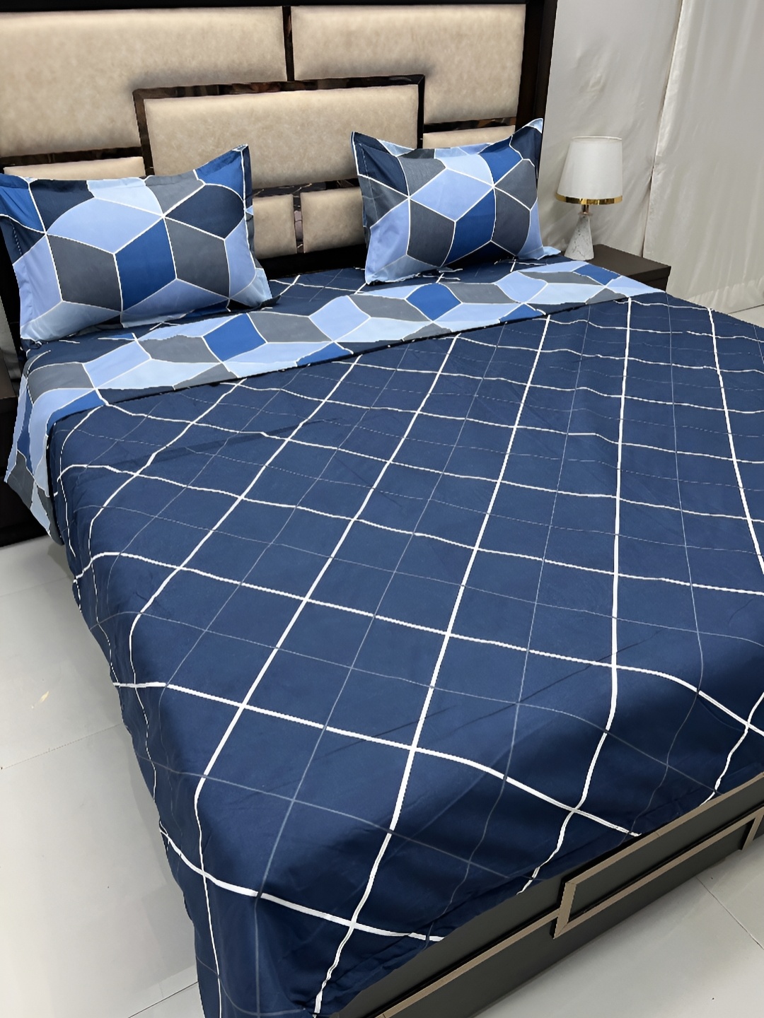 

Pure Decor Blue & White 4 Pieces Geometric Cotton Double King Superfine Bedding Set