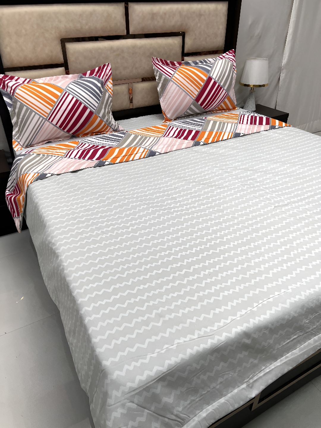 

Pure Decor Grey & White 4 Pieces Geometric Cotton Double King Superfine Bedding Set