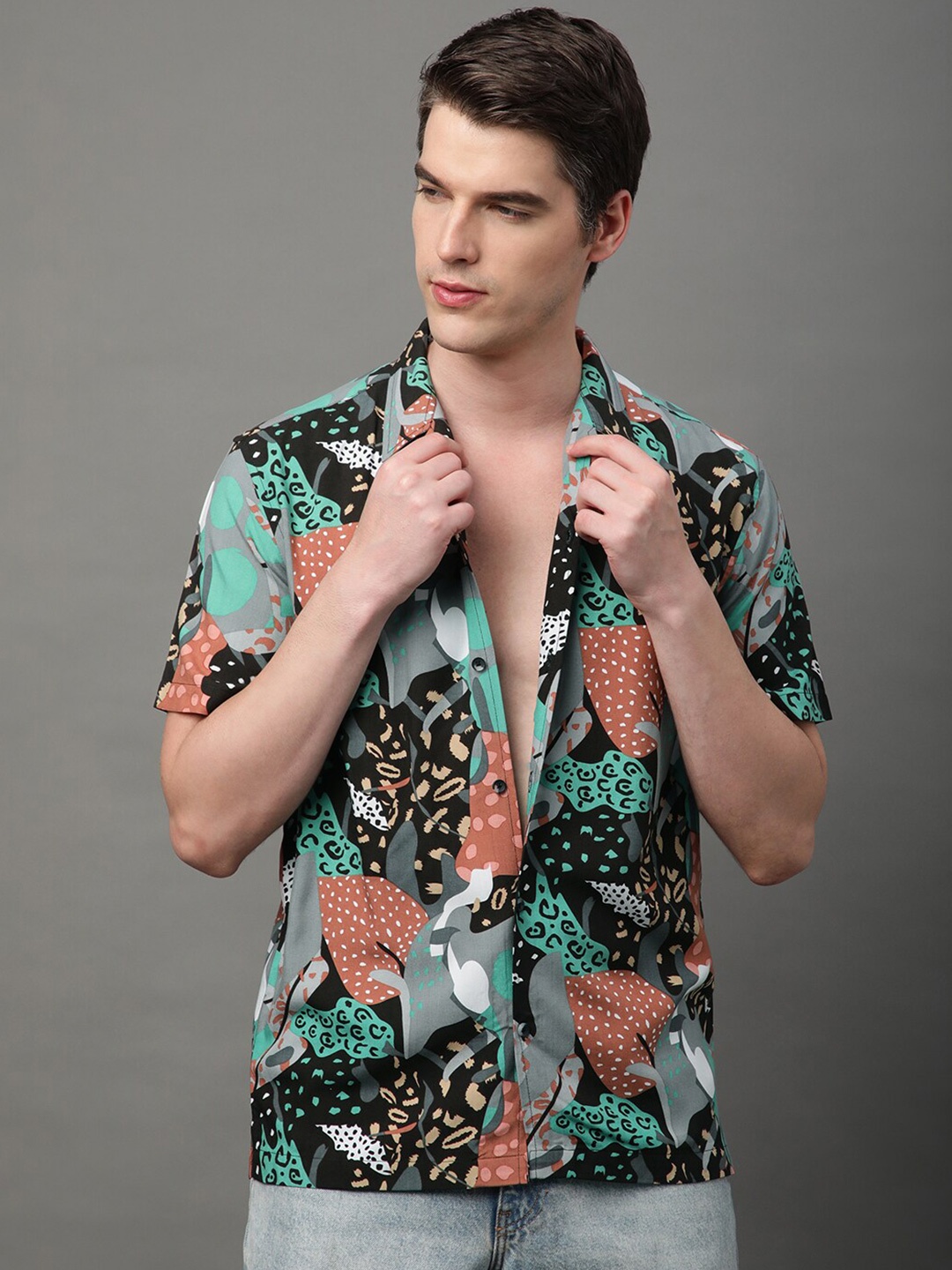 

Voroxy Relaxed Floral Printed Cuban Collar Casual Shirt, Green