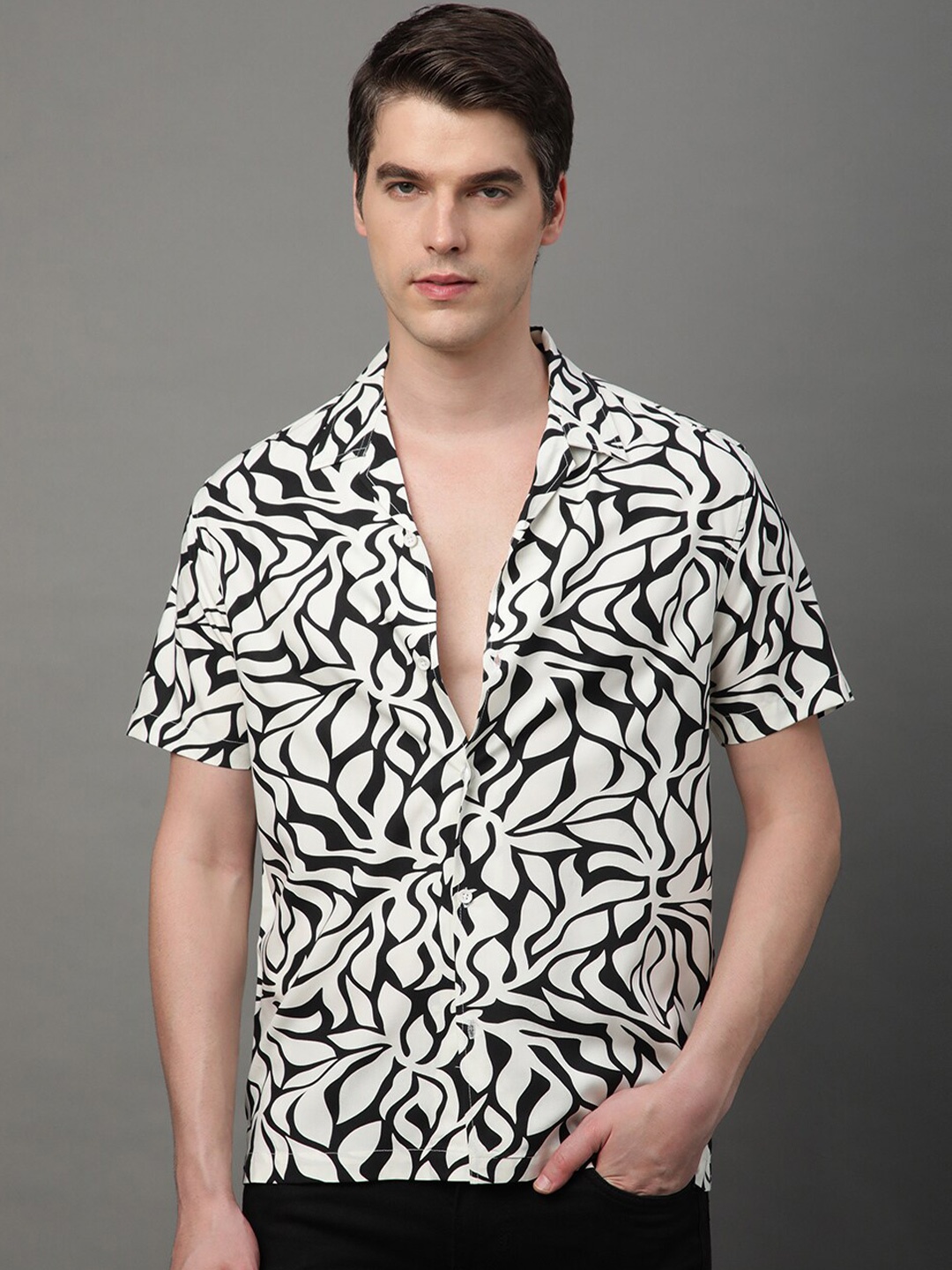 

Voroxy Relaxed Abstract Printed Opaque Casual Shirt, Black