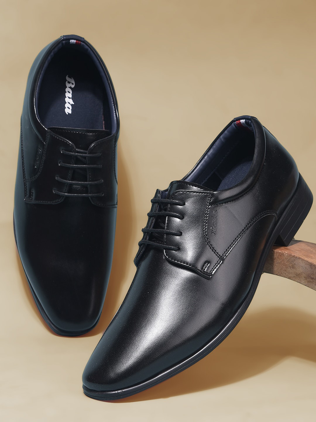 

Bata Men Textured Round Toe Formal Derbys, Black
