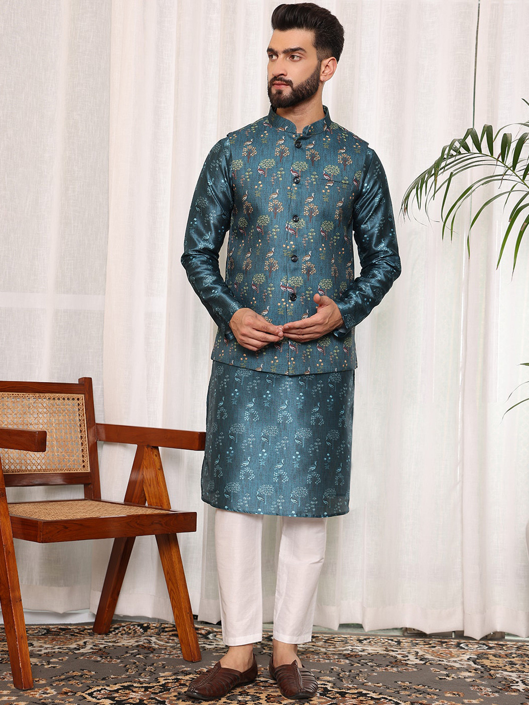 

House of Pataudi Blue Ethnic Motifs Printed Straight Kurta With Pyjama & Nehru Jacket