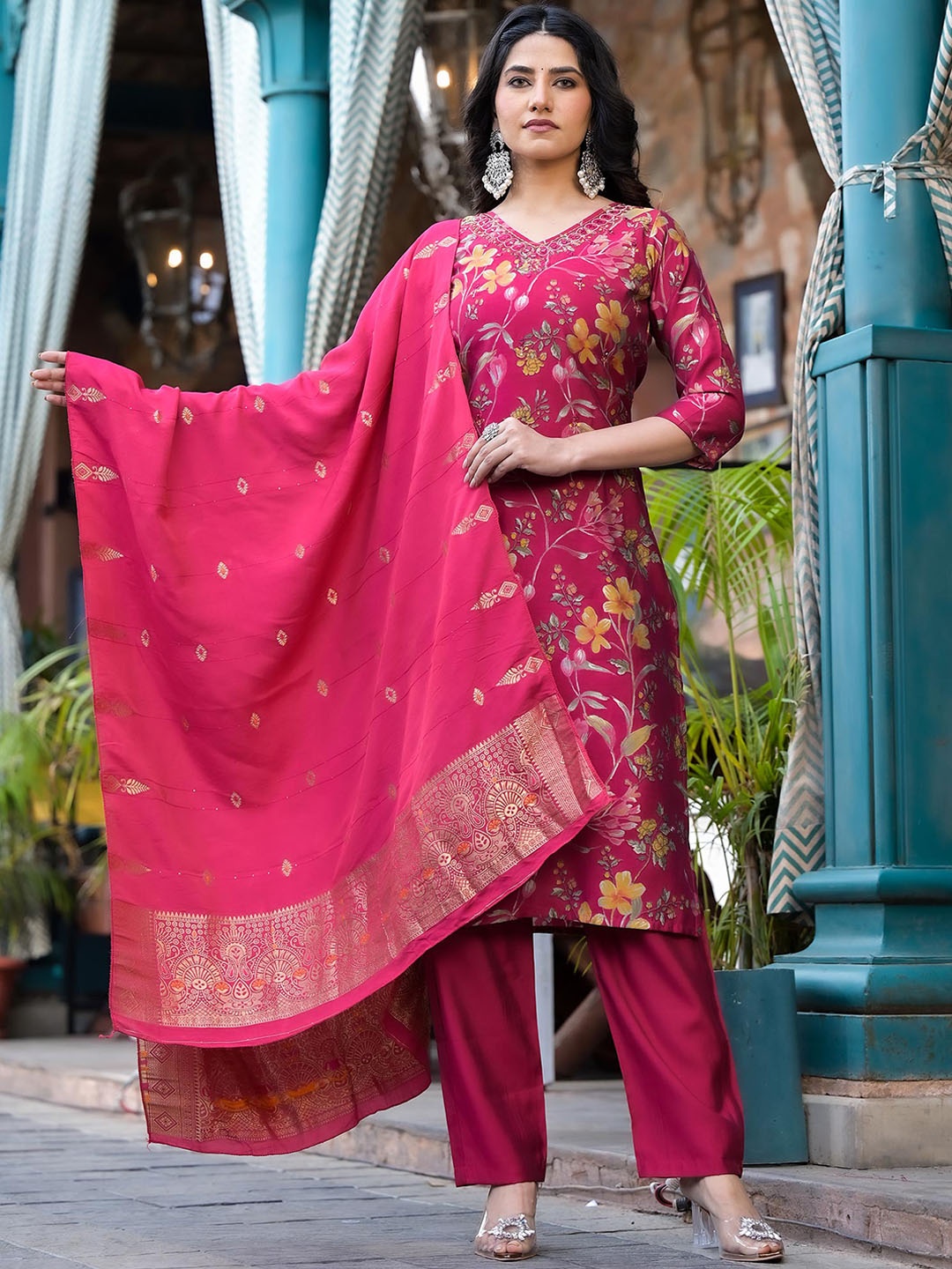 

Peachmode Floral Printed Regular Thread Work Chanderi Silk Kurta with Trousers & Dupatta, Pink