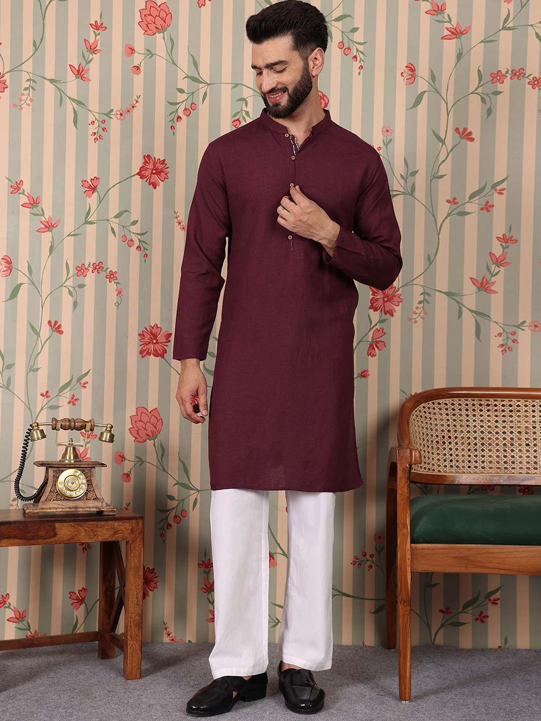 

Ode by House of Pataudi Mandarin Collar Straight Kurta, Maroon