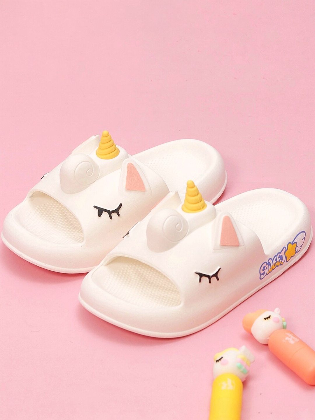 

Yellow Bee Girls Unicorn Self Design Sliders, White