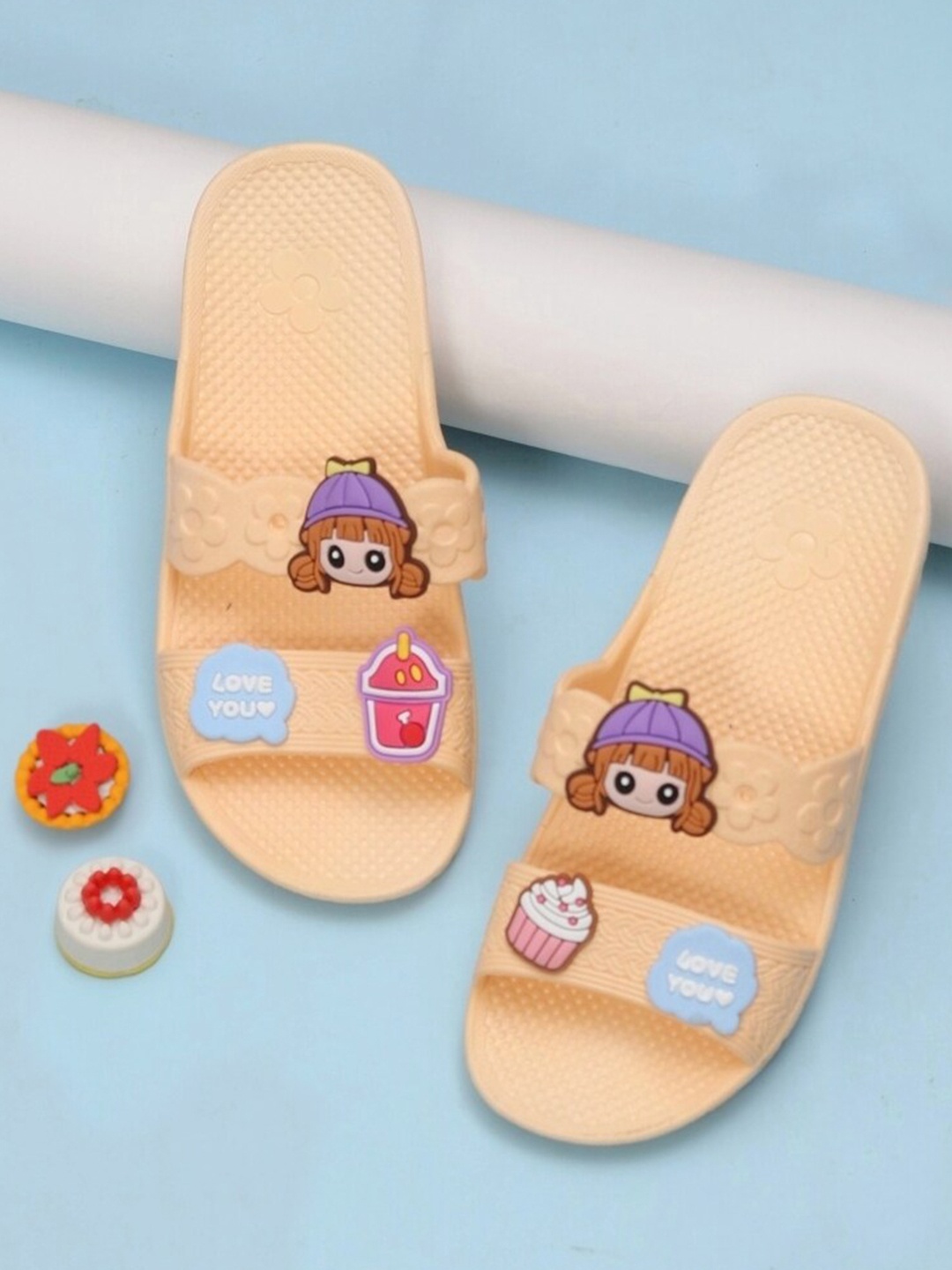 

Yellow Bee Girls Sweet Treats & Love Applique Detailed Sliders, Peach