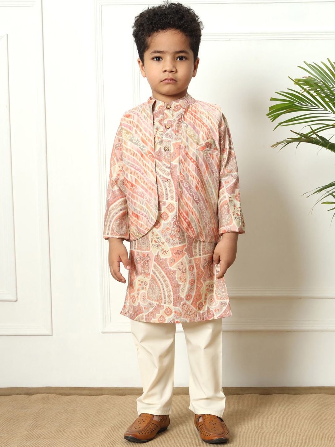 

Readiprint Fashions Boys Floral Printed Regular Pure Silk Kurta with Pyjamas, Purple