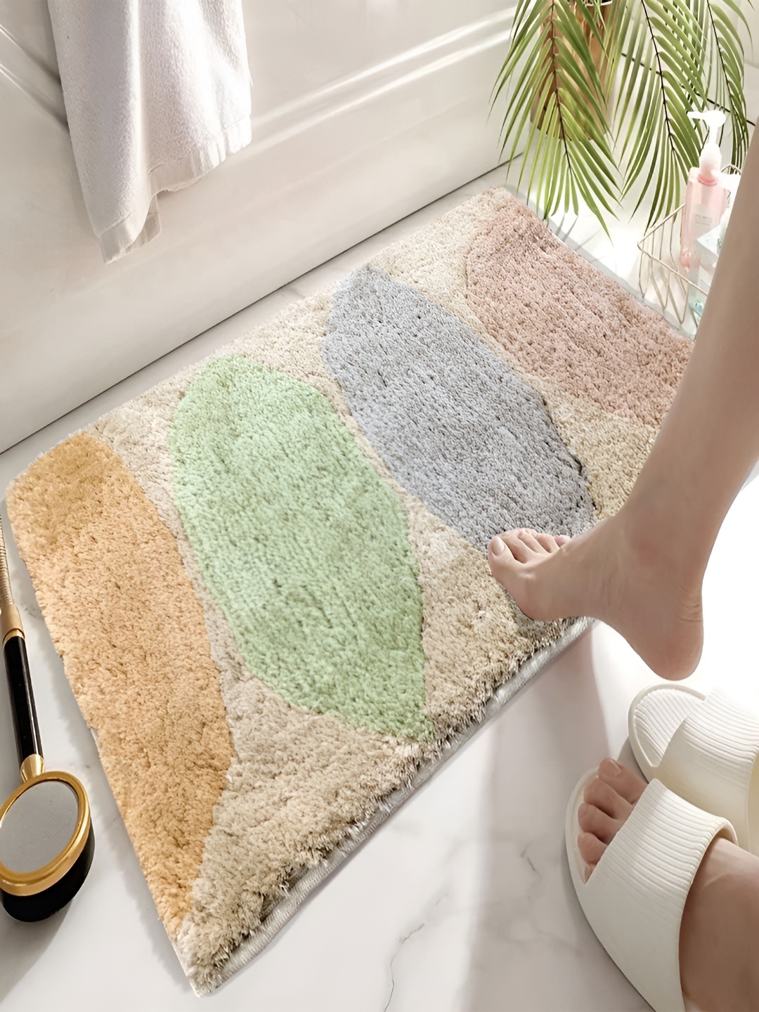 

LUXEHOME INTERNATIONAL Beige & Green Printed Non-Slip Bath Rug