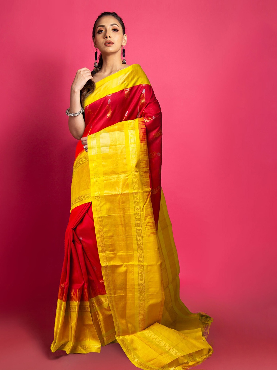 

Unnati Silks Ethnic Motifs Zari Pure Silk Handloom Kanjeevaram Saree, Red