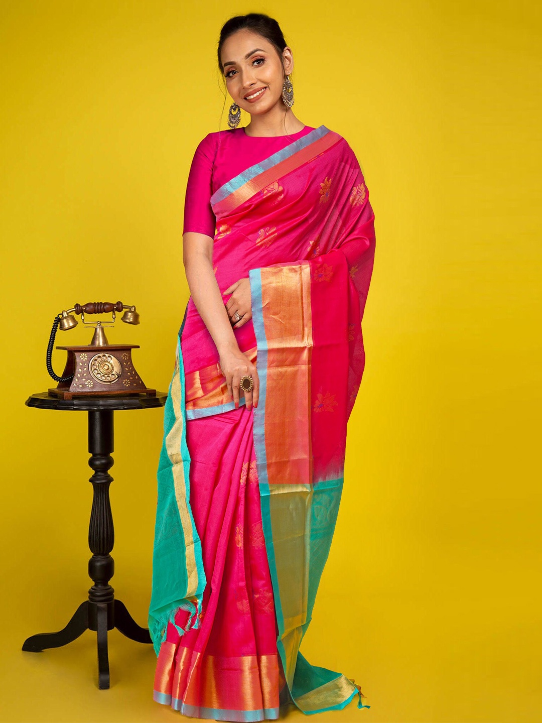 

Unnati Silks Ethnic Motifs Woven Design Zari Handloom Pure Silk Kanjeevaram Saree, Pink