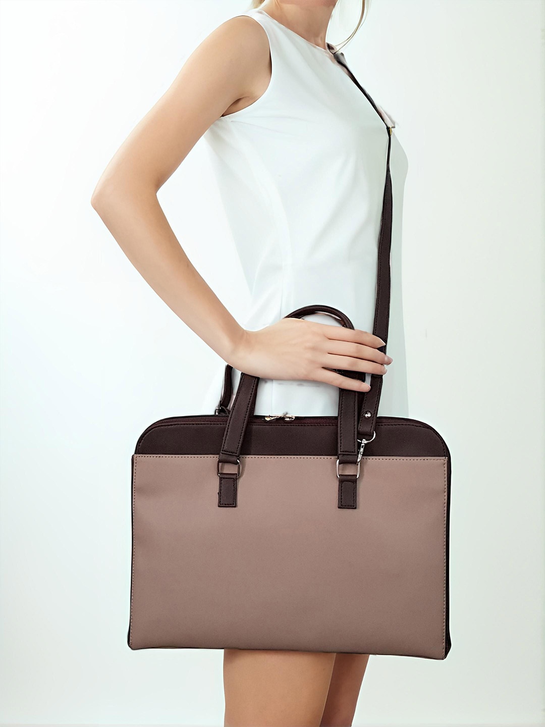 

Toteteca Unisex Laptop Bag, Brown