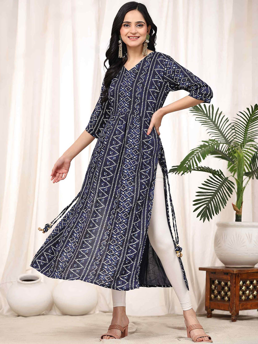 TextileNow Geometric Printed Panelled Anarkali Kurta, Navy blue