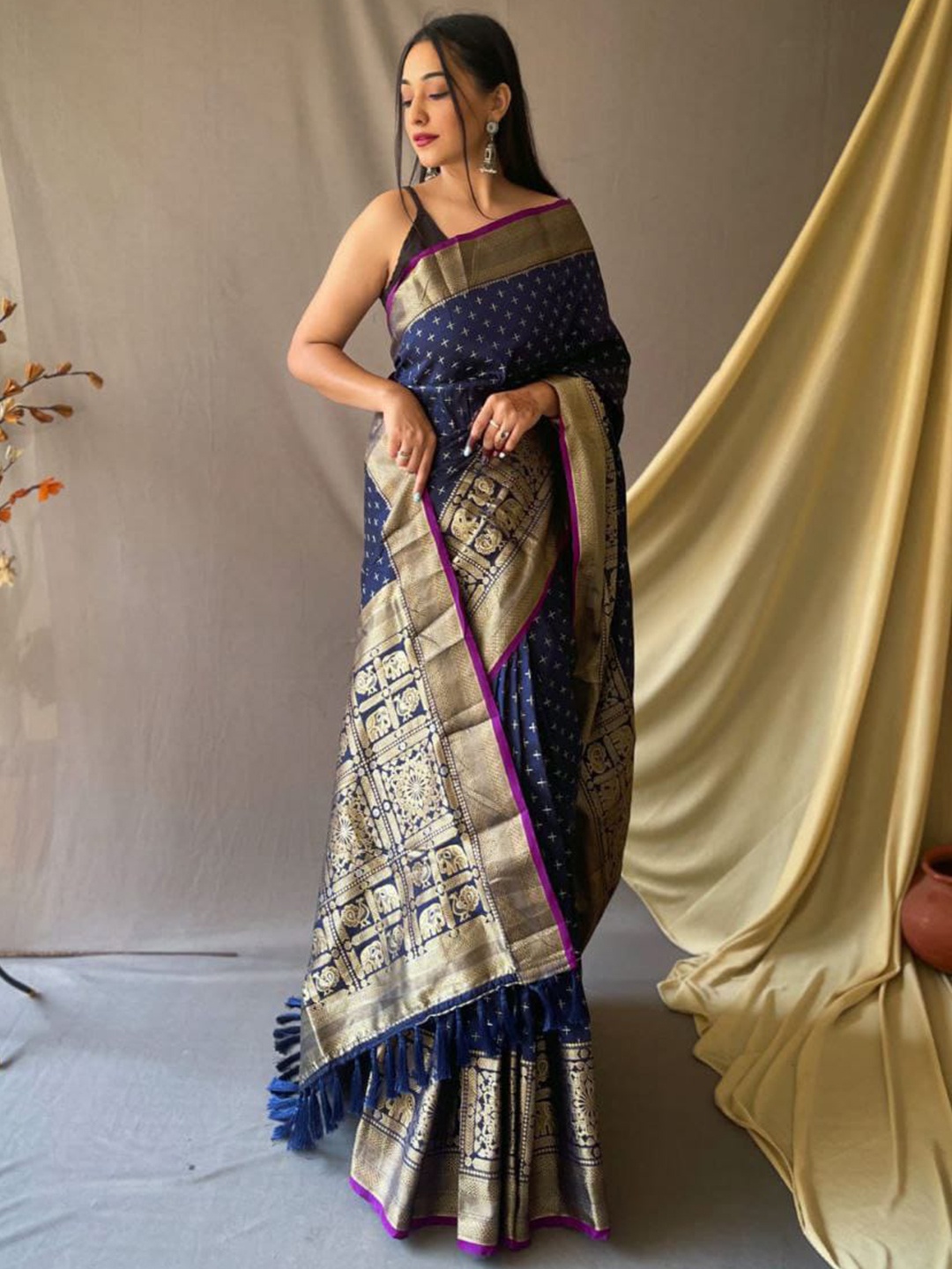 

Sarvada Woven Design Zari Banarasi Saree, Navy blue