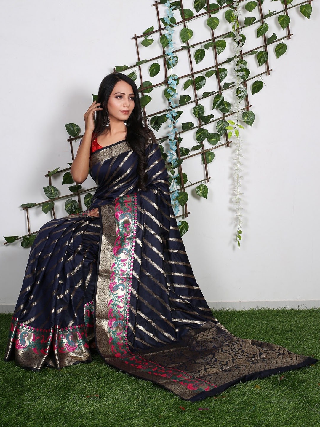 

Sarvada Leheriya Zari Banarasi Saree, Navy blue