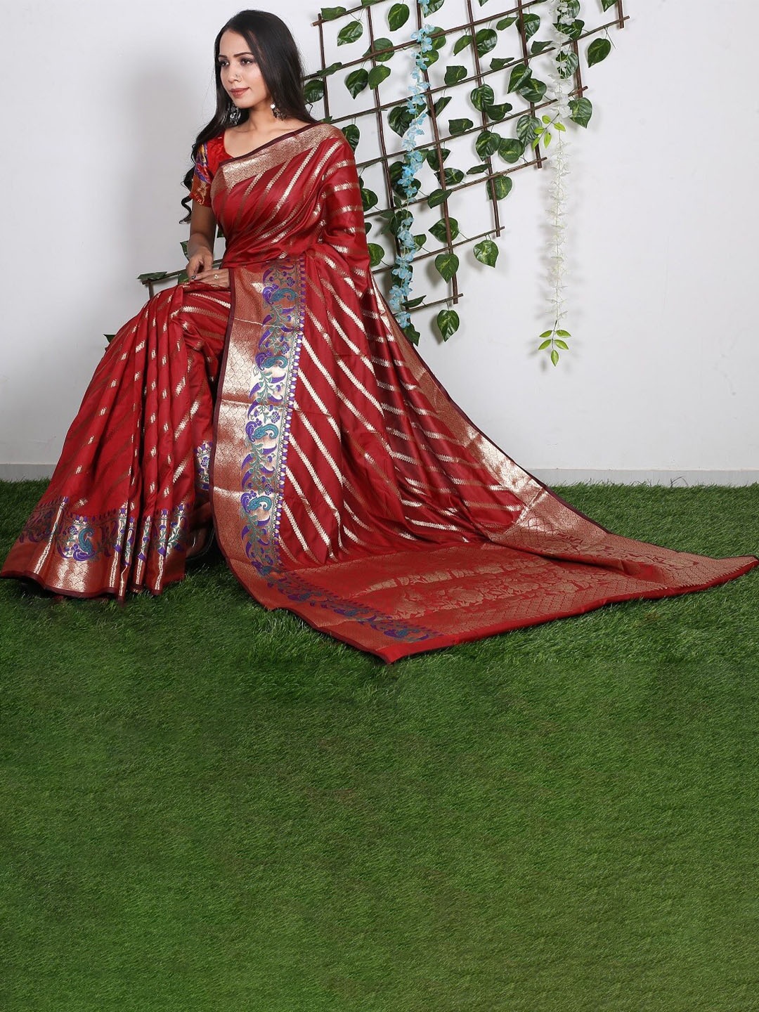 

Sarvada Leheriya Zari Silk Banarasi Saree, Maroon