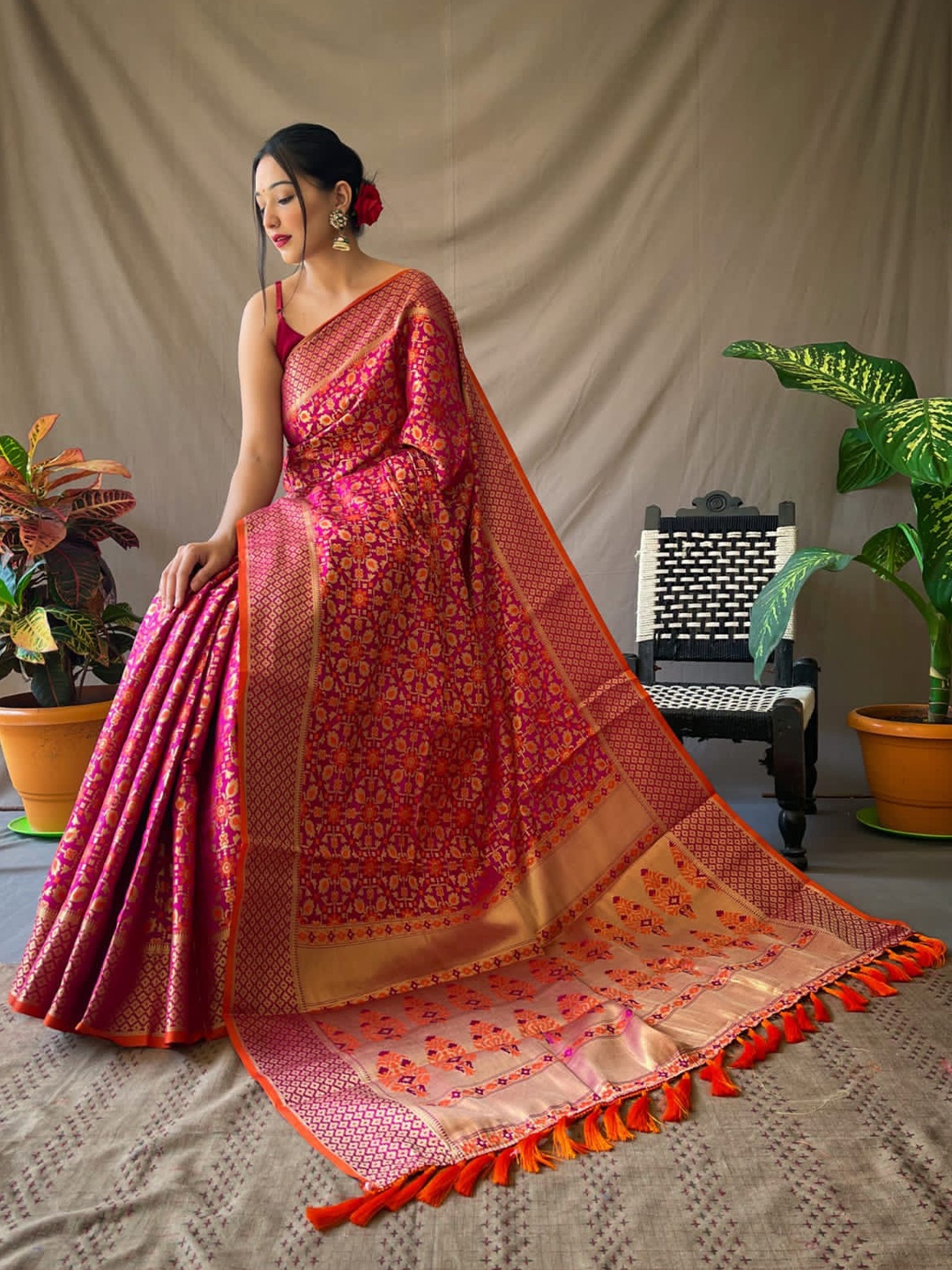 

Sarvada Floral Woven Design Zari Patola Saree, Pink