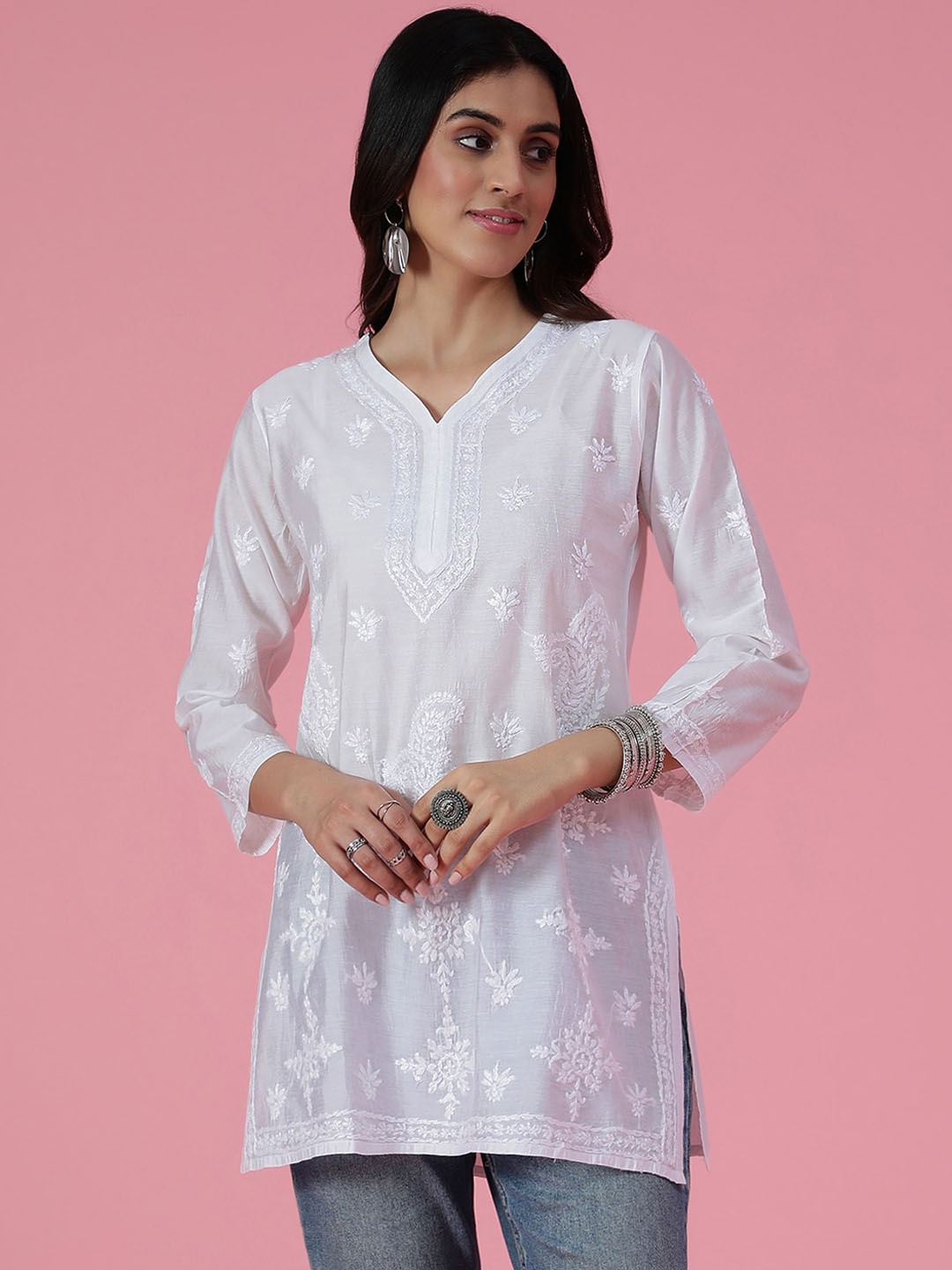 

House of Chikankari Floral Embroidered Chikankari Straight Kurta, White