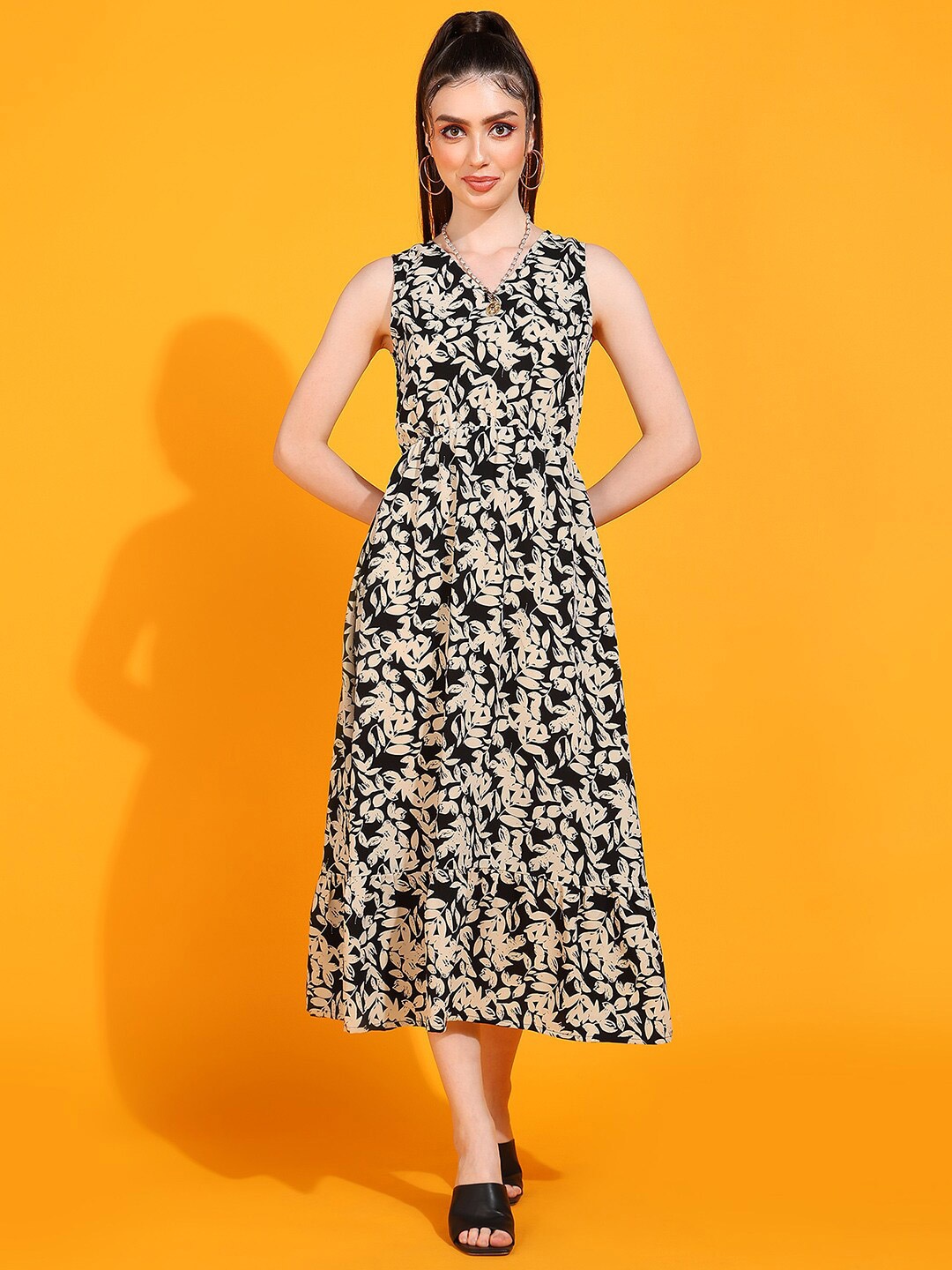 

DODO & MOA Black Floral Print Crepe Fit & Flare Midi Dress