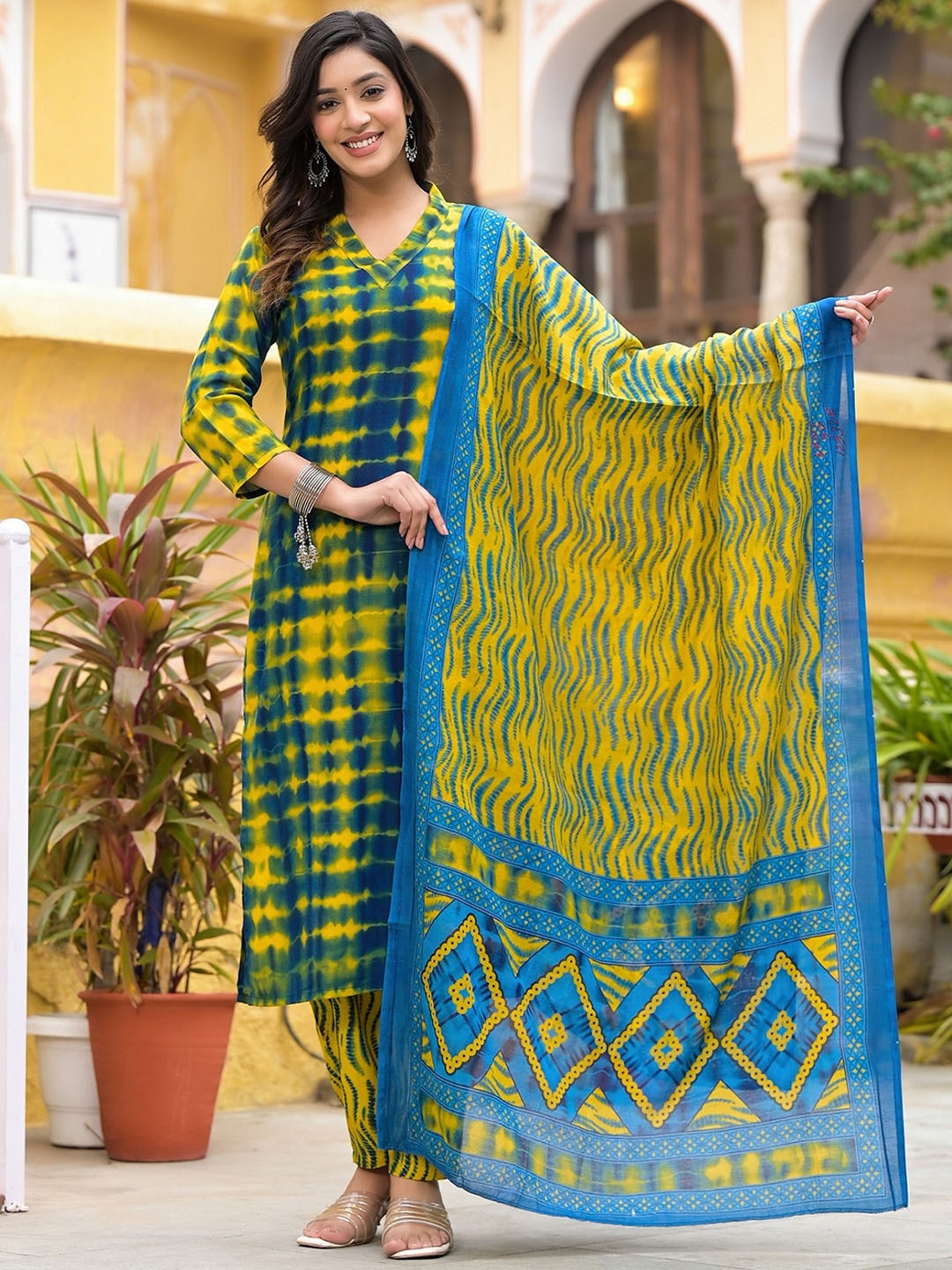

KALINI Dyed Regular Kurta with Trousers & Dupatta, Yellow