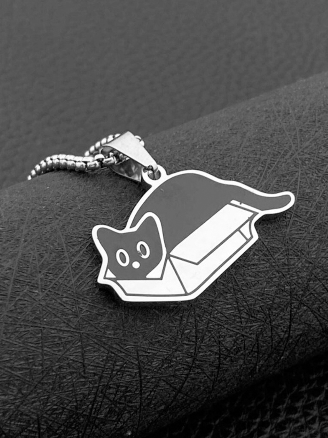 

SALTY Animal Shaped Pendants With Chains, Black