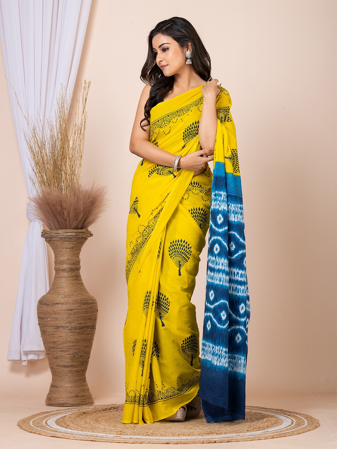 

HOUSE OF ARLI Ethnic Motifs Pure Cotton Saree, Yellow