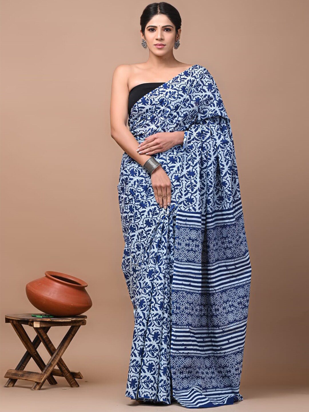 

Siya Fashion Floral Silk Cotton Saree, Blue