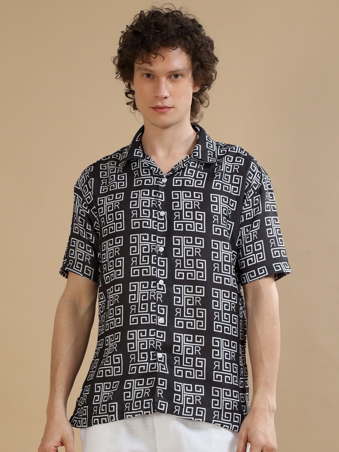 

Bushirt Relaxed Geometric Printed Spread Collar Short Sleeves Casual Shirt, Black