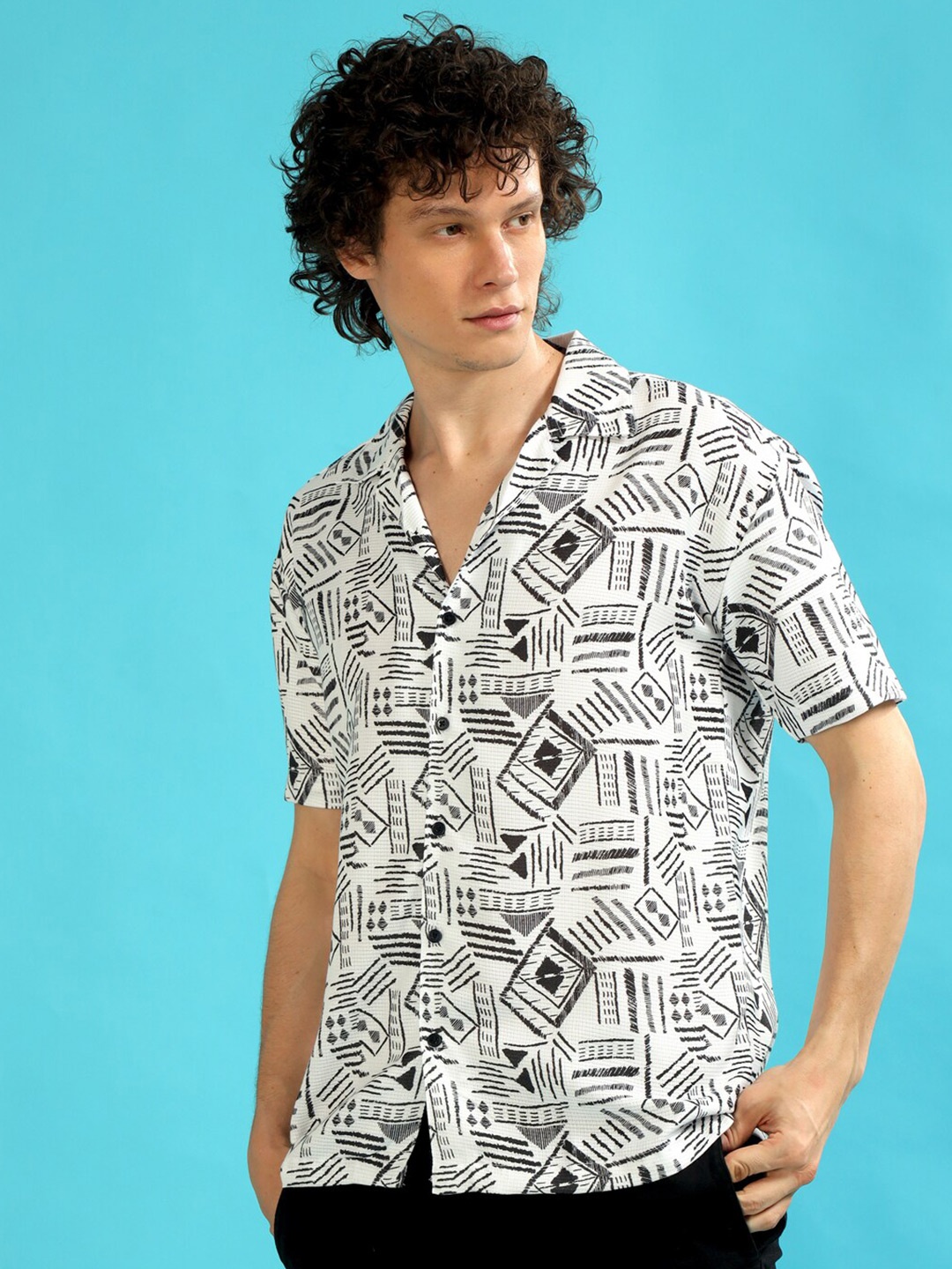 

Bushirt Relaxed Geometric Printed Spread Collar Short Sleeves Oversize Party Shirt, White