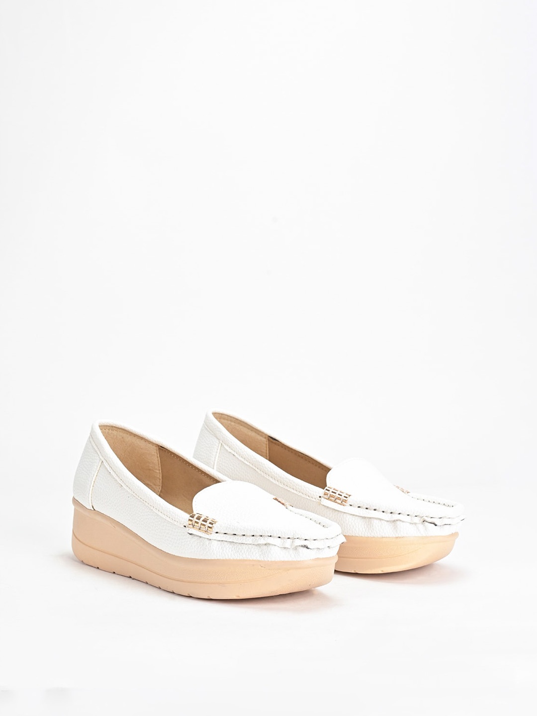 

SCENTRA Women Textured Comfort Insole Contrast Sole Slip-On Sneakers, White