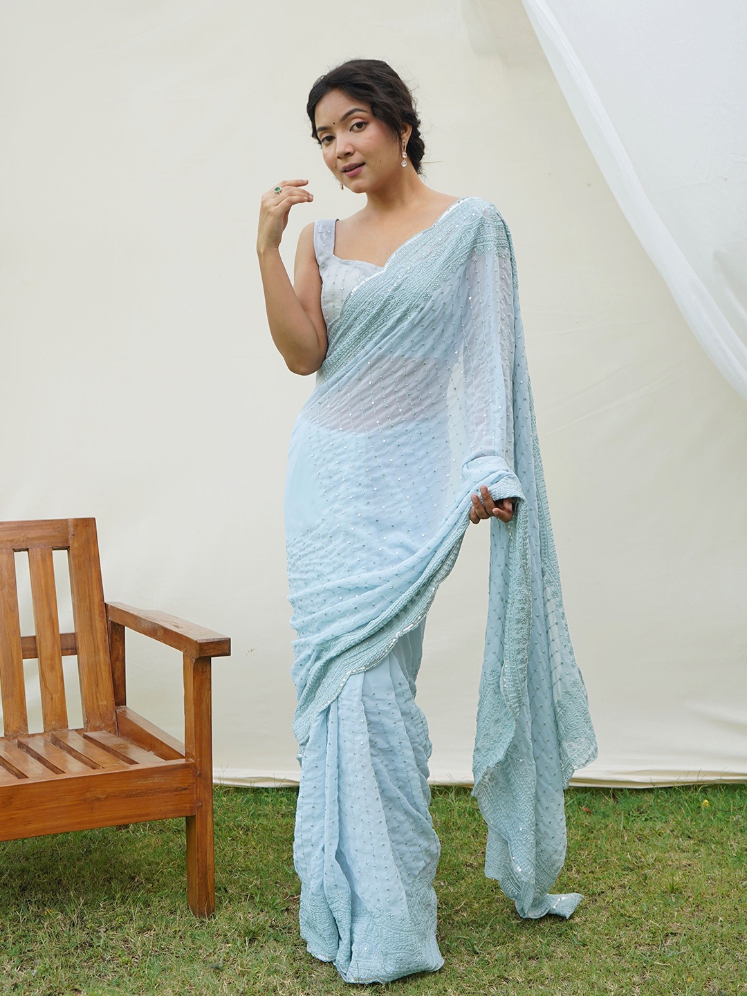 

Mitera Floral Embellished Sequinned Saree, Blue
